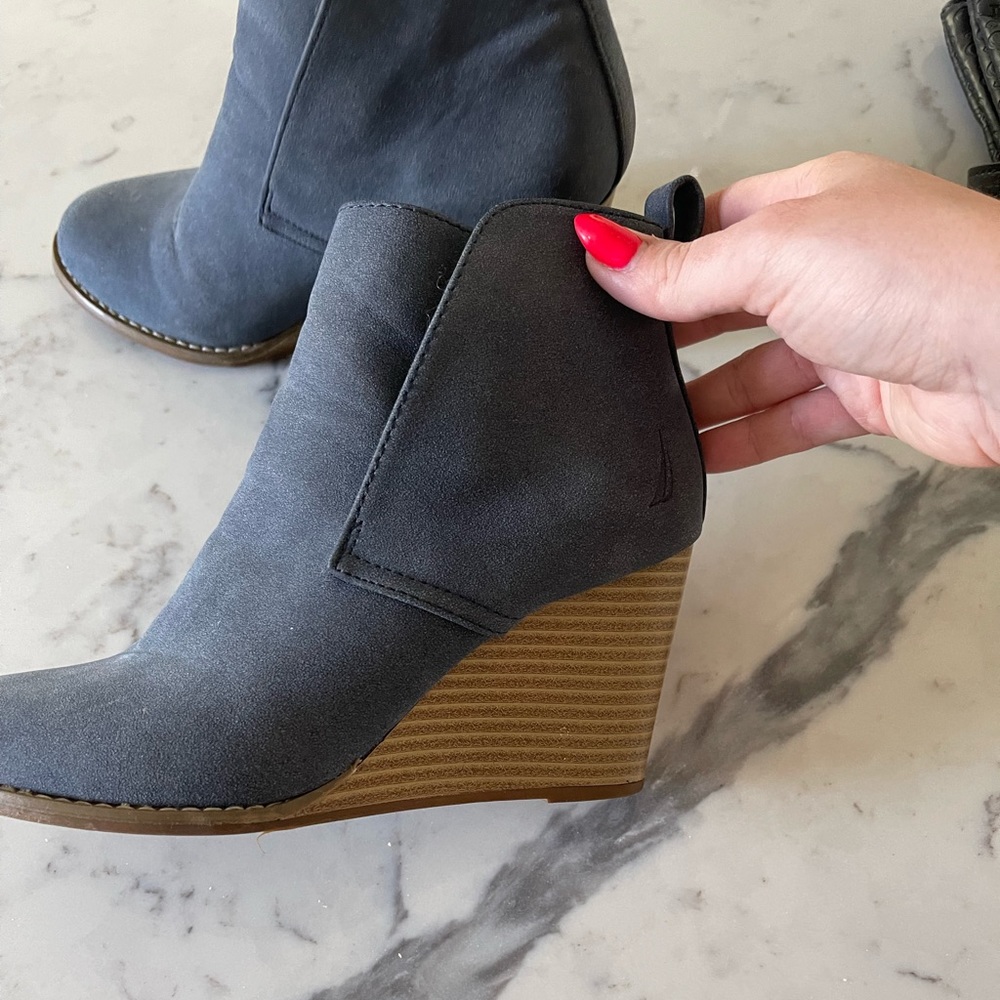 Women nice nautica shoes. Good condition. Color blue. Size 37.